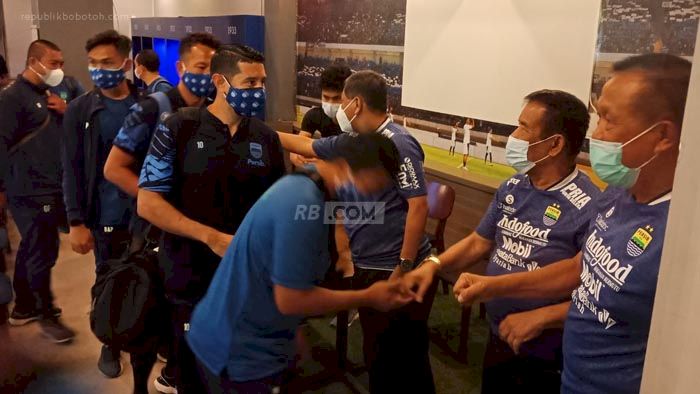 Lepas Awak Tim Persib ke Tangerang, Ini Pesan Umuh Muchtar